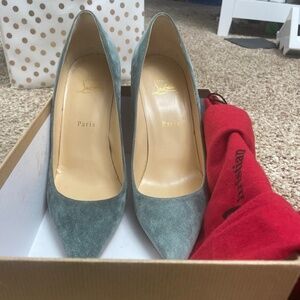 Make Offer! Christian Louboutin gorgeous - the only wear is on the bottom!
